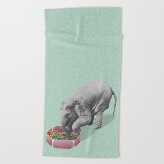 Gourmand elephant (animals collection) Beach Towel