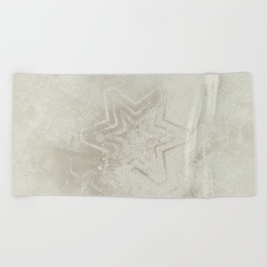 Delicate ivory star mandala Beach Towel