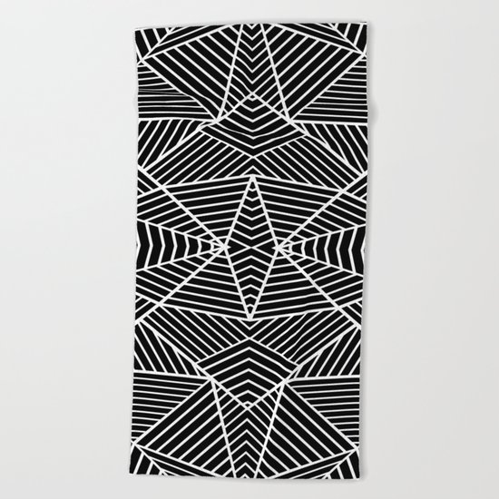 Ab Zoom Mirror Black Beach Towel