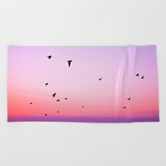 birds in the sky rose Beach Towel