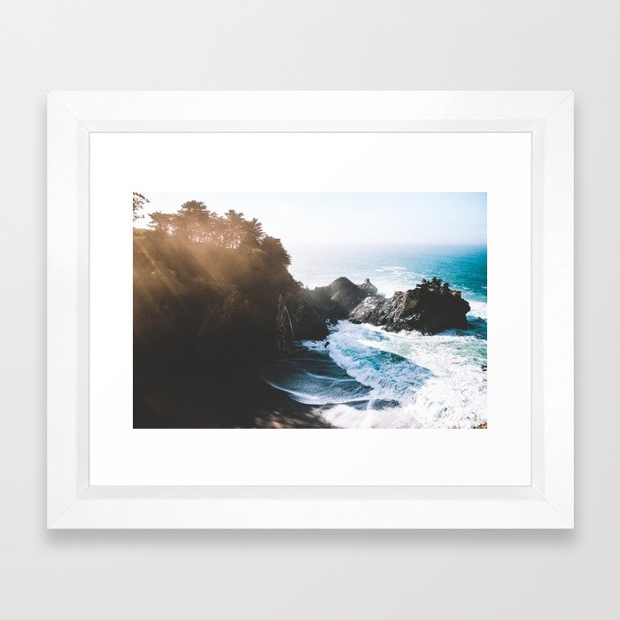 ocean falaise Framed Art Print