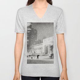 New York City Snow - 5th Avenue V Neck T Shirt