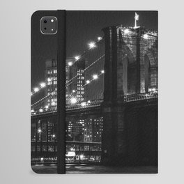 Brooklyn Bridge and Manhattan skyline at night in New York City black and white iPad Folio Case