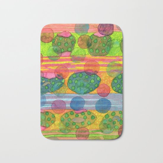 Round Shapes within and above horizontal Stripes Bath Mat