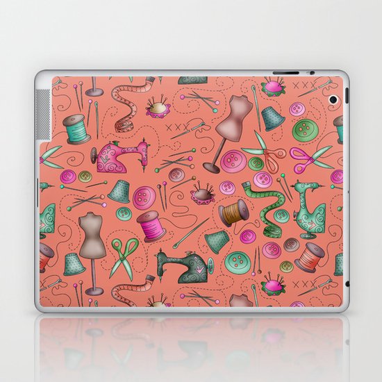 Sewing tools - rosados Laptop & iPad Skin