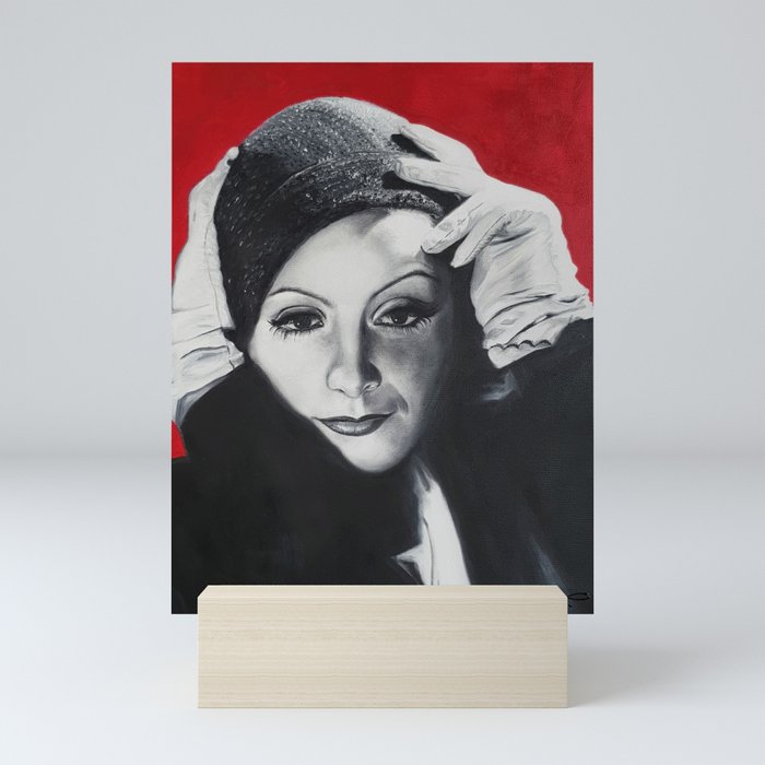 Greta Garbo v červené Mini Art Print