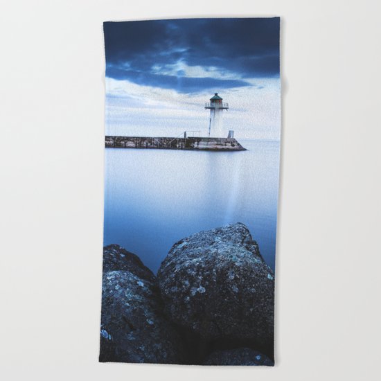 Seeking comfort Beach Towel