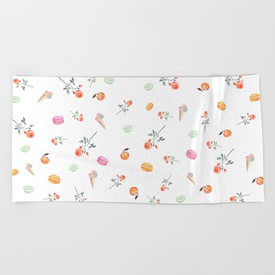 ROSES & MACARONS Beach Towel