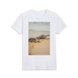 Baby Hawksbill Sea Turtle on the Beach Animal / Wildlife / Nature Photograph Kids T Shirt