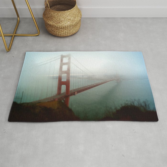 Golden Gate Bridge (San Francisco) in fog Rug