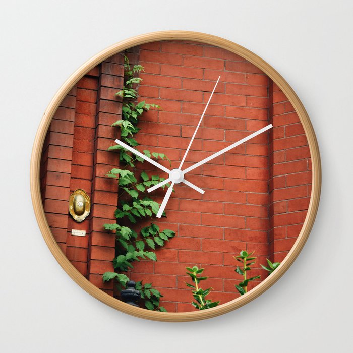 A Very Cute Wall Wall Clock