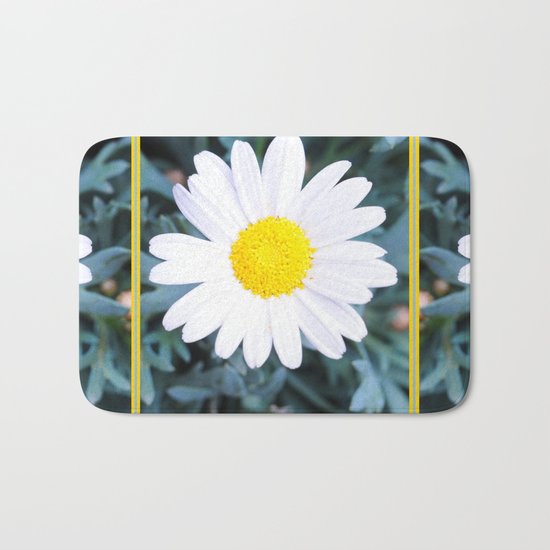 SMILE - Daisy Flower #1 Bath Mat
