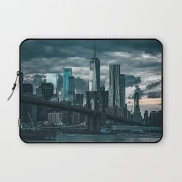 Brooklyn Bridge and Manhattan skyline at sunset in New York City Laptop Sleeve