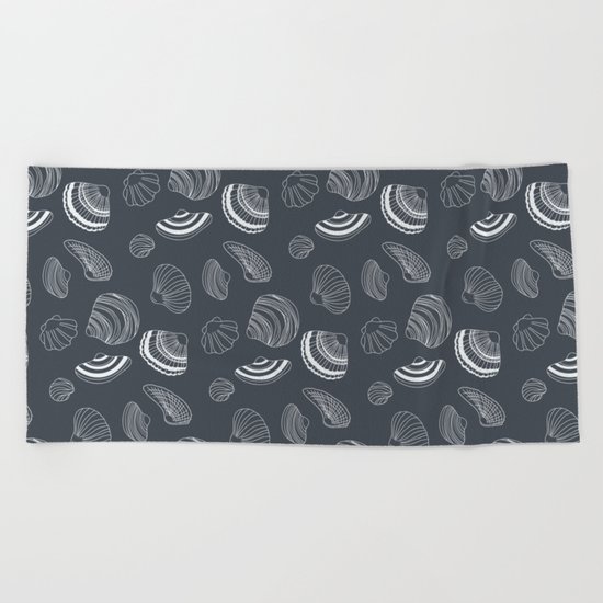 Tropical pattern with sea shells Beach Towel