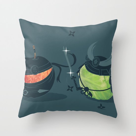 ninja vs samurai Throw Pillow