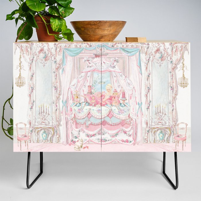 Marie Antoinette and the cake crumb Credenza