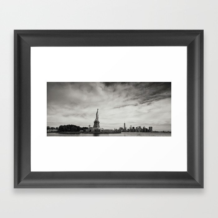 Back and white statue of liberty Framed Art Print