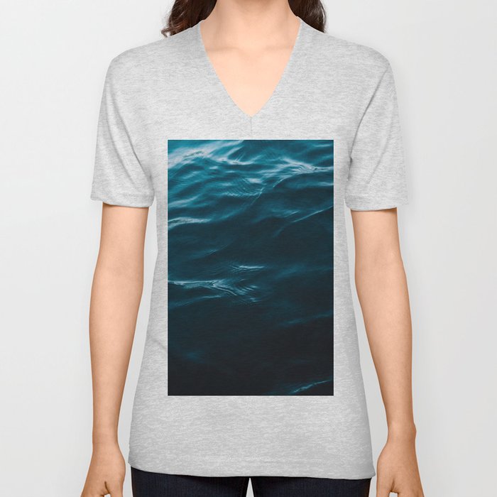Minimalist blue water surface texture - oceanscape V Neck T Shirt