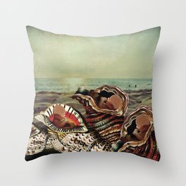 Warming up in the sun Throw Pillow