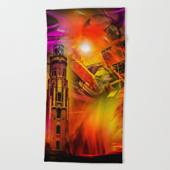 Lighthouse romance Beach Towel