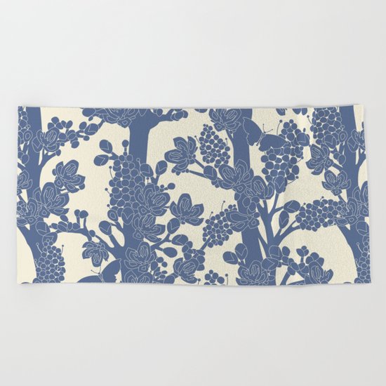 Romantic tree Beach Towel