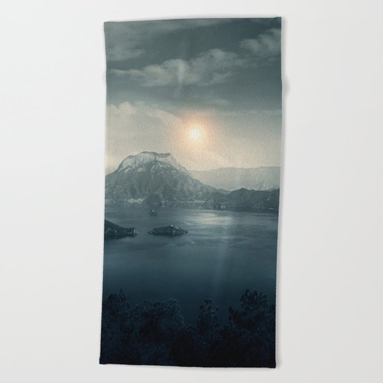 Silent sunset Beach Towel