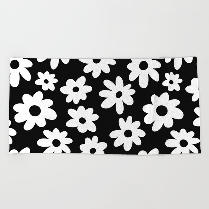 Daisy Flower Pattern (white/black) Beach Towel