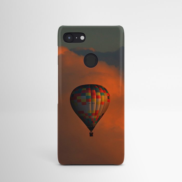 Balloon flight at sunset Android Case