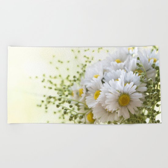 Bouquet of daisies in LOVE - Flower Flowers Daisy Beach Towel