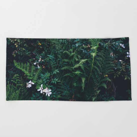 Fleurs Vertes Beach Towel