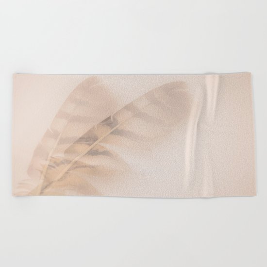 Two feathers on a soft pastel background - beautiful couple Beach Towel