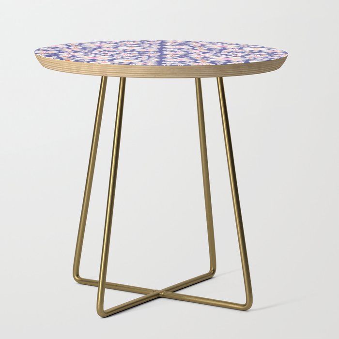 Retro Periwinkle Daisy Flowers With Pink Side Table