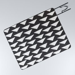 7-1010-0n-P1, White rounded triangles, big size, Picnic Blanket