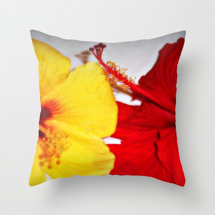 hibiscus sweethearts Throw Pillow