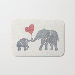 Elephant Hugs with Heart in Muted Gray and Red Badematte