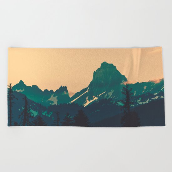 Cascade Mountains Sunset Beach Towel