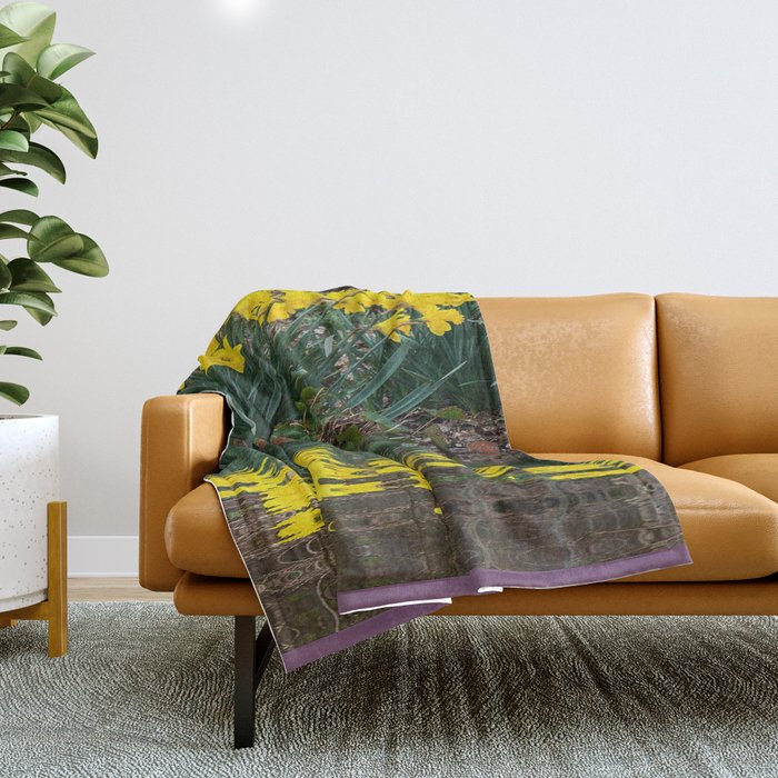 PUCE & YELLOW DAFFODILS WATER REFLECTION PATTERN Throw Blanket