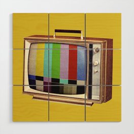 Retro old TV on test screen pattern Wood Wall Art