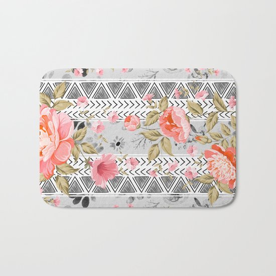 Pattern flowers with triangular shapes Bath Mat