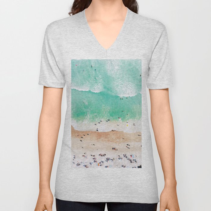 Beach Mood Unisex V-Ausschnitt | Fotografie, Digital, Farbe, Underwater, Vintage, Drone, Aerial, Meer, Ozean, People
