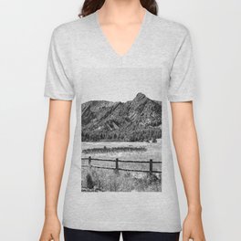 Flatirons Boulder // Black and White Colorado Mountains Snow Dust Fence Line V Neck T Shirt