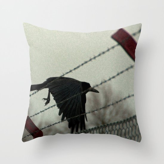No fences can hold me Throw Pillow