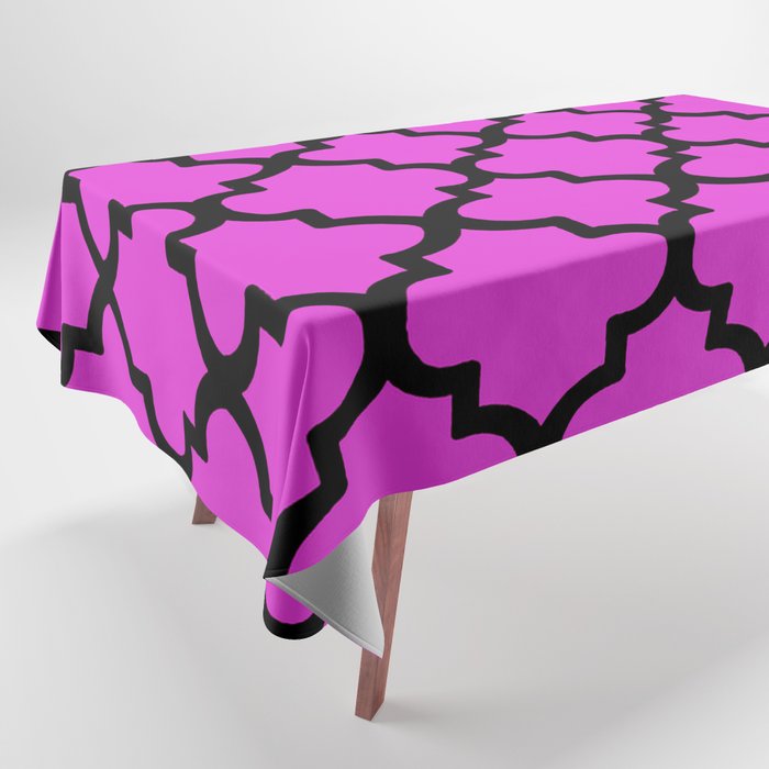Quatrefoil Pattern In Black Outline On Purple Pink Tablecloth