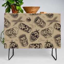Beer vintage monochrome seamless pattern with mugs cups aluminum cans hop cones in skull shapes vintage illustration Credenza