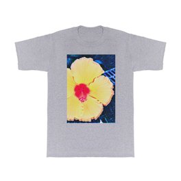 serie Hibiscus I T Shirt | Color, Digital Edition, Reread, Concept, Decoupage, Flower, Nature, Photo Collage, Rereading, Collages 