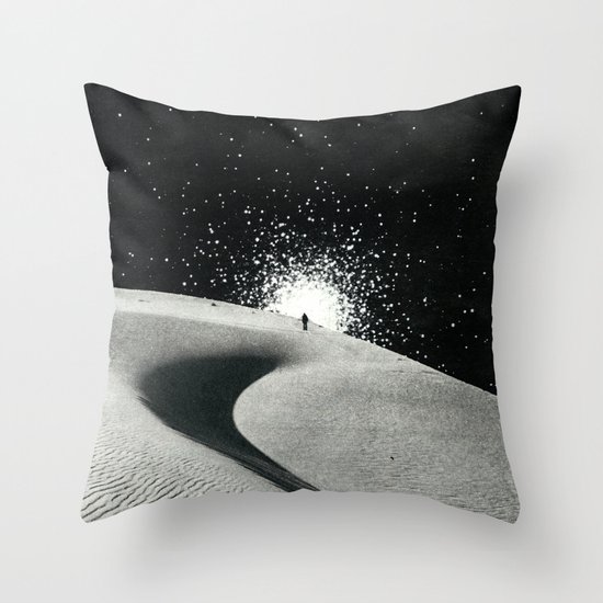 Un tizio che non ha capito che quelle luci non sono un buon segno Throw Pillow