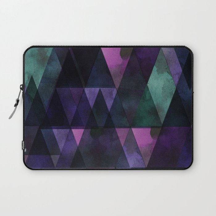 triavio nr02 Laptop Sleeve