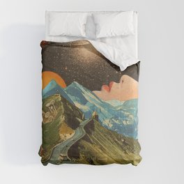 Face on the mountain Comforter