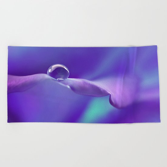 Water drops 19 Beach Towel