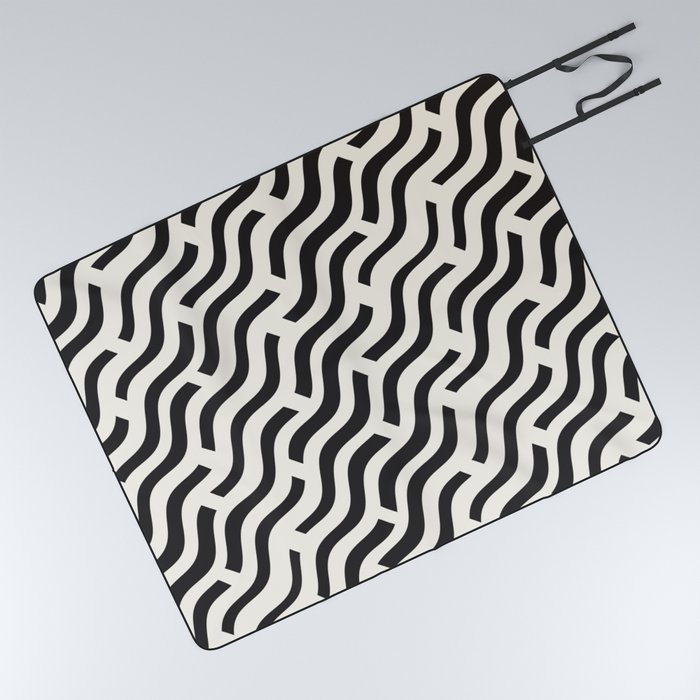 Black and White Wave Pattern Picnic Blanket